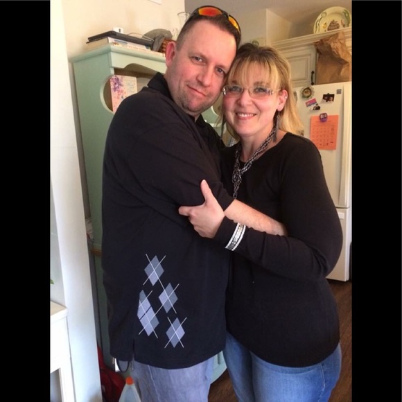 Meet your Posher, Nicole - Picture 2 of 3